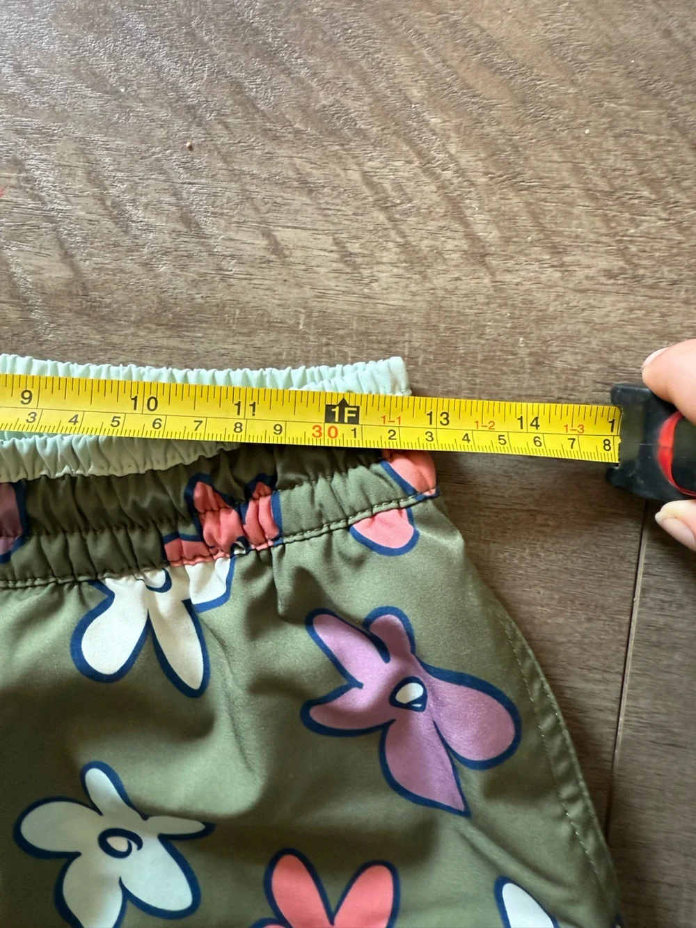 Chubbies Retro Floral Swim Trunks Men’s Small Olive Green 5.5” Inseam